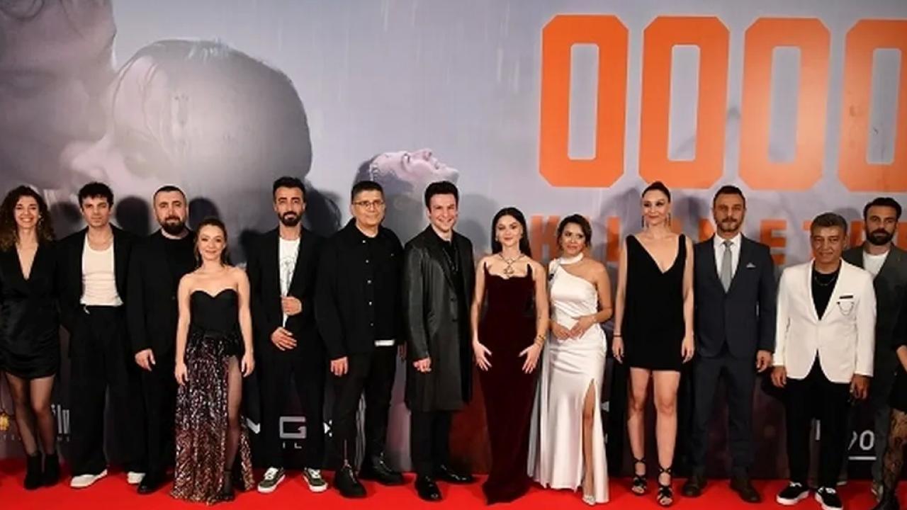 Beyza Alkoç’ın kitabından birebir isimle sinemaya uyarlanan  "0000 Kilometre" sinemasının