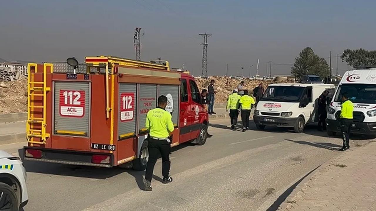 Adıyaman'da minibüs motosiklete çarptı. Kazada şoför ağır yaralandı.