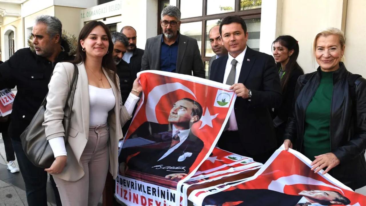Bursa'da Osmangazi Belediyesi, 29 Ekim Cumhuriyet Bayramı’nı vatandaşların coşkuyla kutlaması