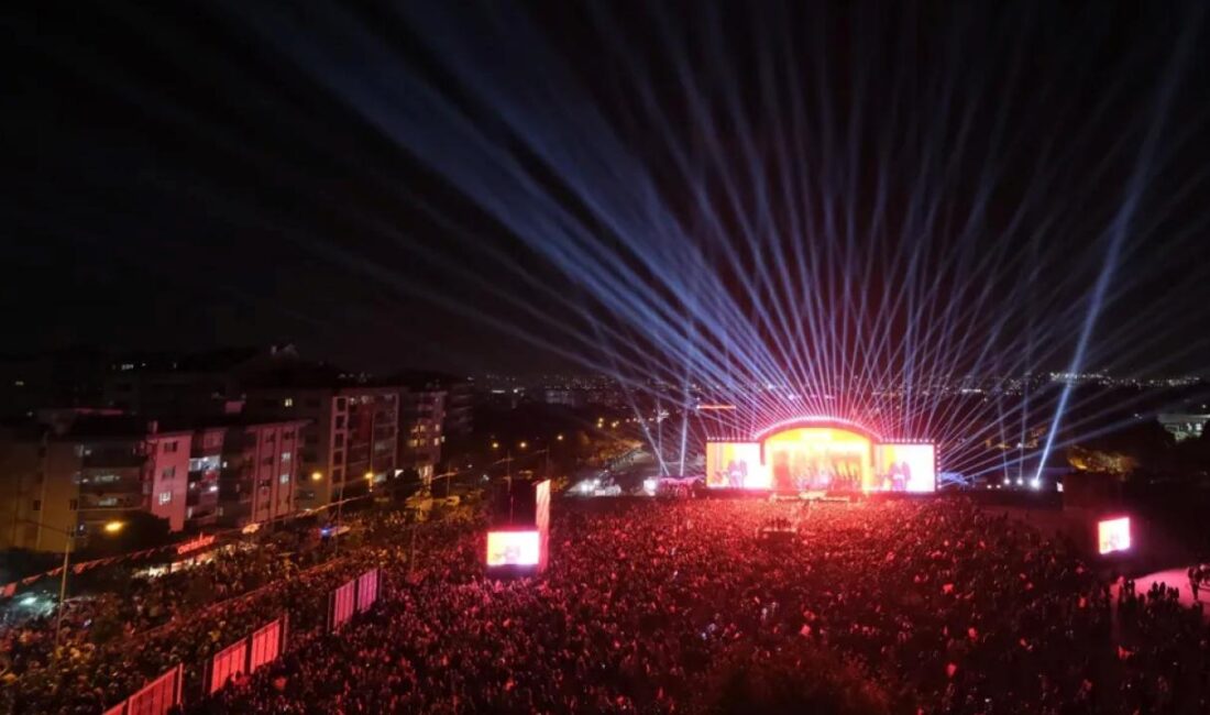 Cumhuriyet’in ilanının 101. yılını bütün Bursa birlikte Nilüfer’de kutladı. Bursa