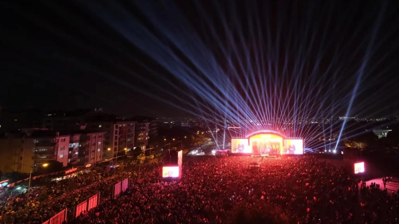 Cumhuriyet’in ilanının 101. yılını bütün Bursa birlikte Nilüfer’de kutladı. Bursa