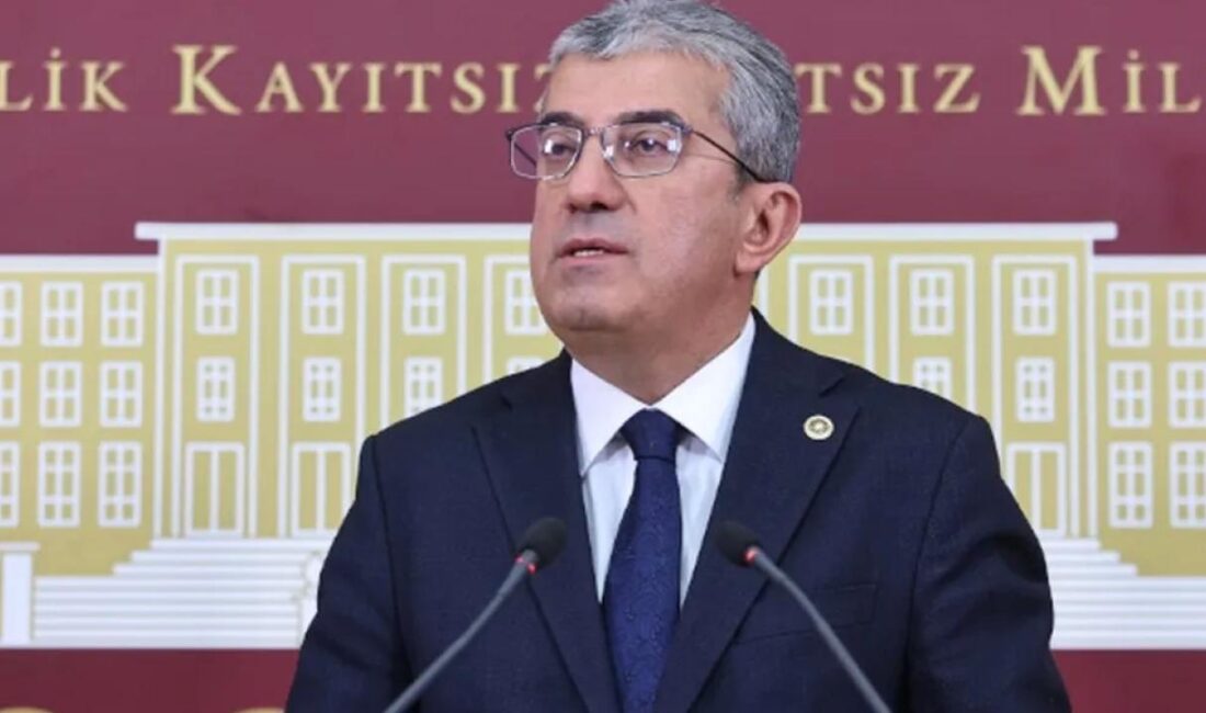 CHP Küme Başkanvekili Gökhan Günaydın, Esenyurt Belediye Başkanı Ahmet Özer'in
