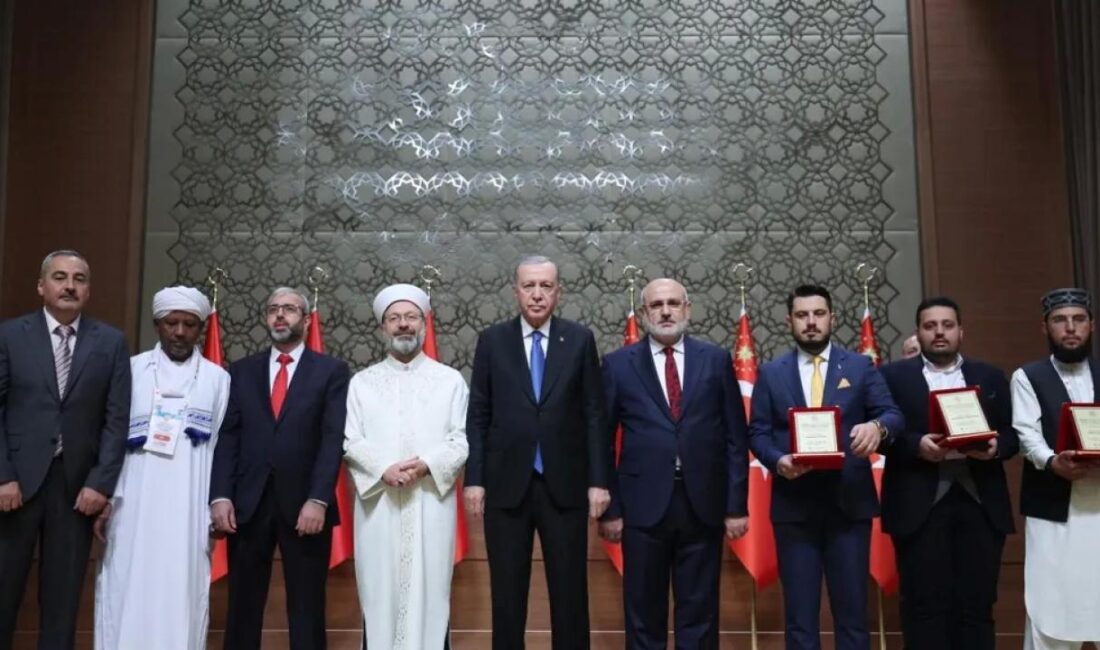 Cumhurbaşkanı Recep Tayyip Erdoğan, Cumhurbaşkanlığı Külliyesi'nde düzenlenen 9. Milletlerarası Hafızlık