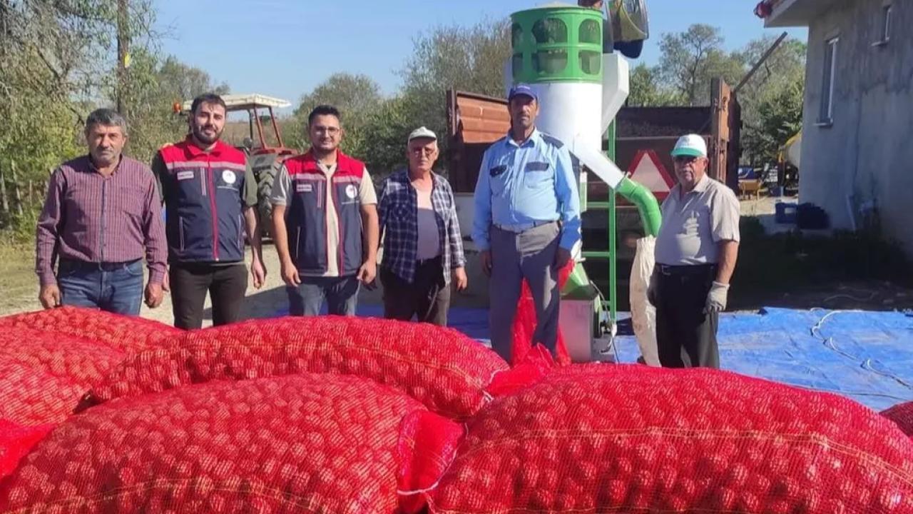 İpsala’nın Karaağaç köyünde devam eden ceviz hasadı harmanları İpsala Tarım