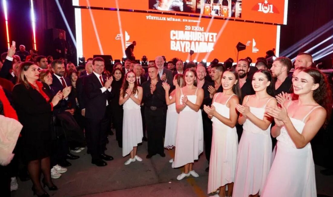 İstanbul Büyükşehir Belediyesi, Türkiye Cumhuriyeti’nin 101. kuruluş yıldönümünü şanına yakışır