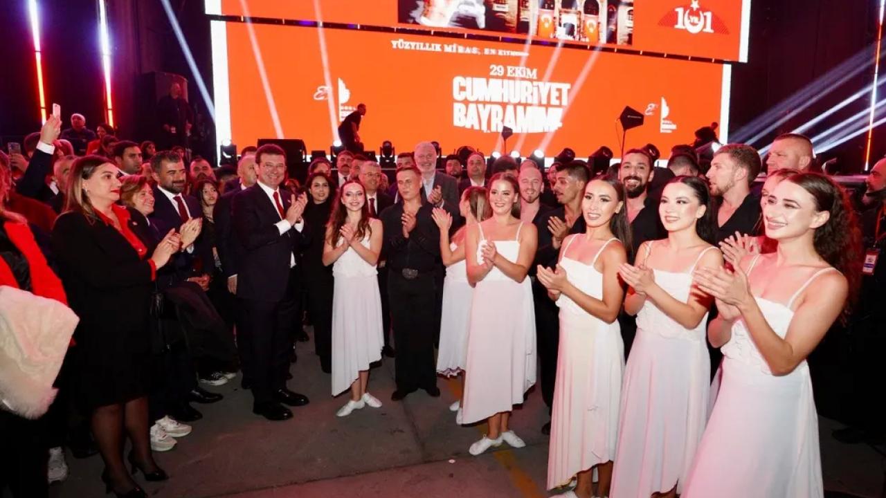 İstanbul Büyükşehir Belediyesi, Türkiye Cumhuriyeti’nin 101. kuruluş yıldönümünü şanına yakışır