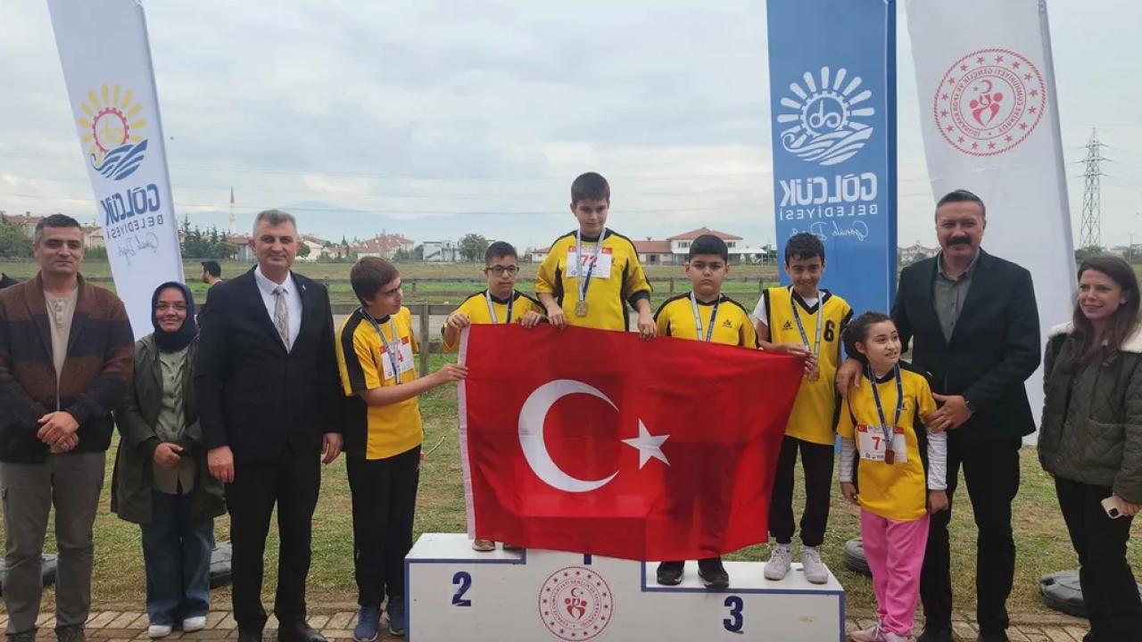 Kocaeli Gölcük’te 29 Ekim Cumhuriyet Bayramı kapsamında düzenlenen spor turnuvalarında