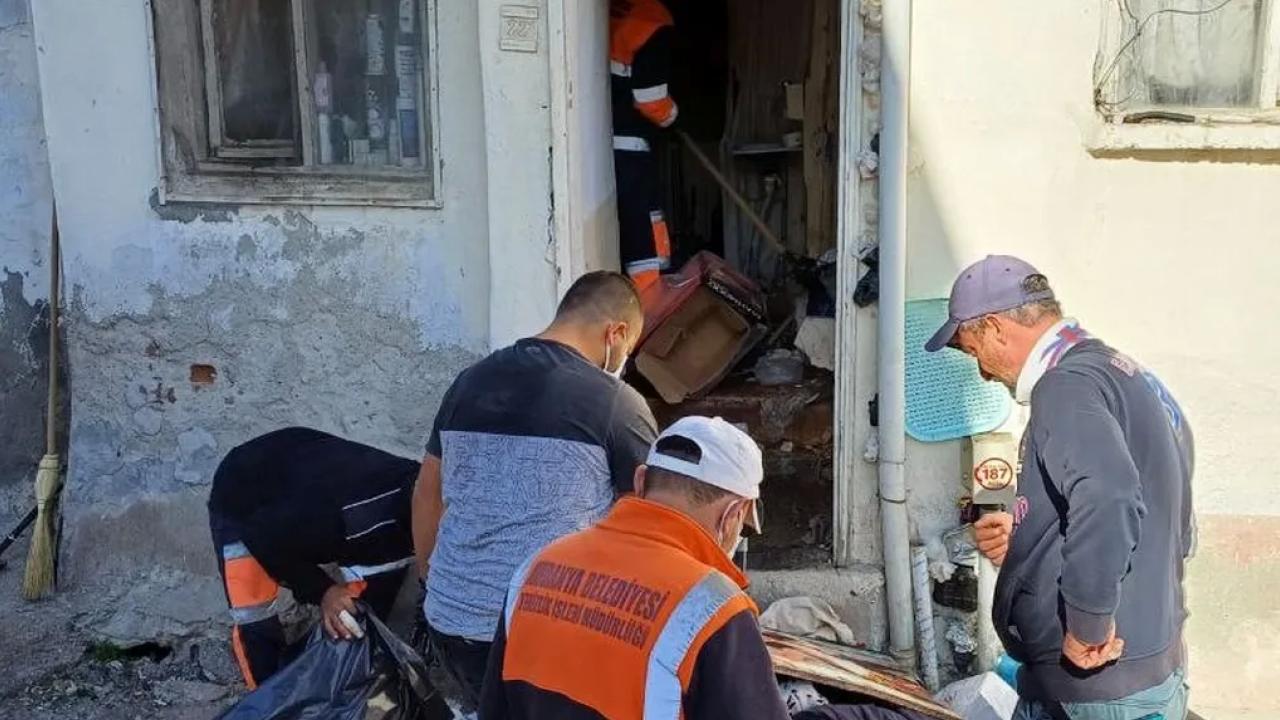 Bursa'da Mudanya ilçesi Şükrü Çavuş Mahallesi'nde vatandaşların reaksiyonuyla paklığı yaptırılan