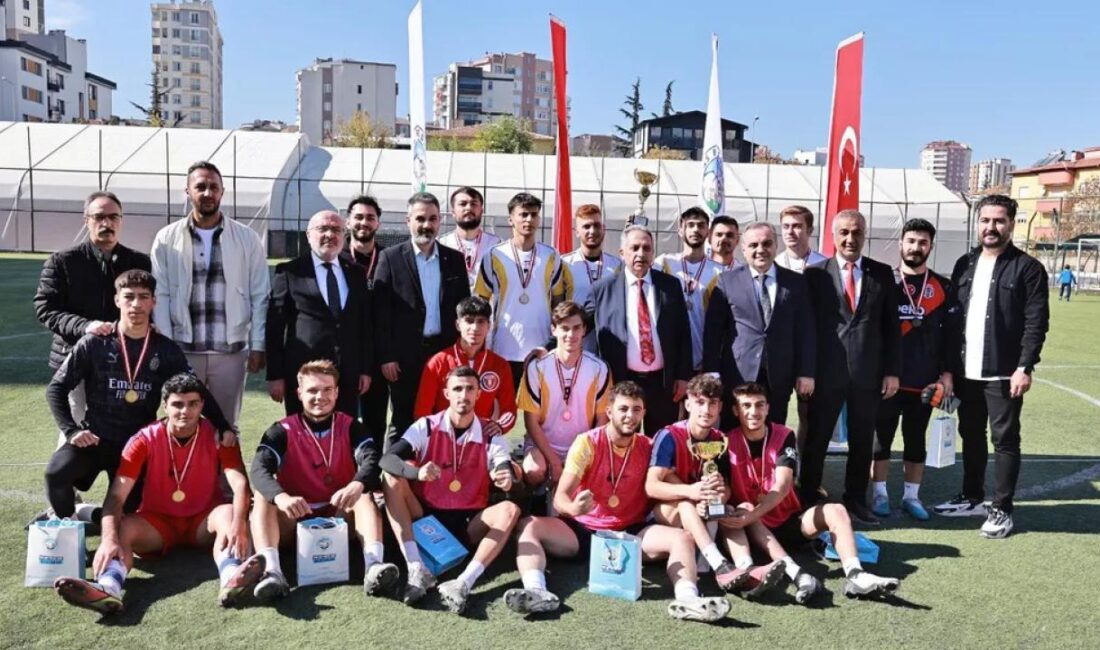Talas Belediyesi’nin 29 Ekim Cumhuriyet Bayramı kapsamında düzenlediği fakülteler ortası