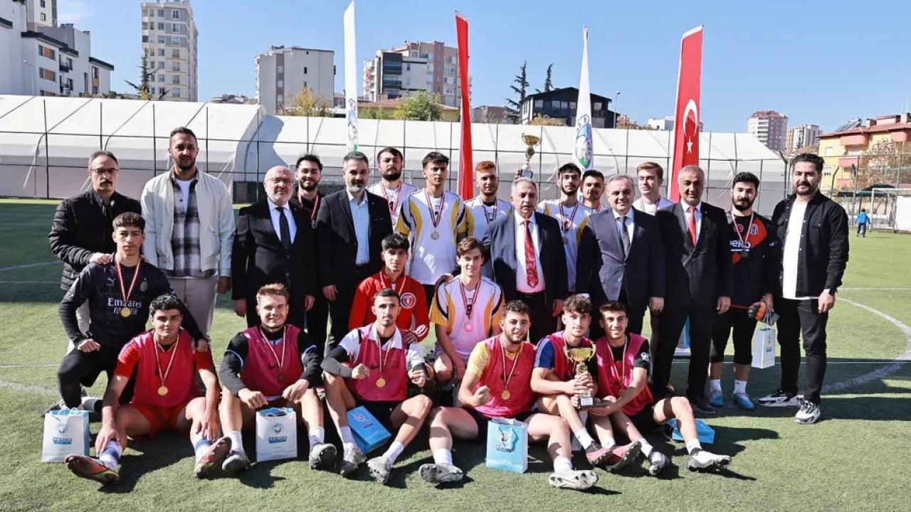 Talas Belediyesi’nin 29 Ekim Cumhuriyet Bayramı kapsamında düzenlediği fakülteler ortası