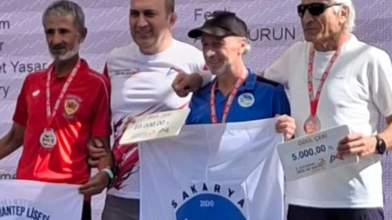 Mersin’de düzenlenen 16. Memleketler arası Tarsus Yarı Maratonu’na katılan Büyükşehir