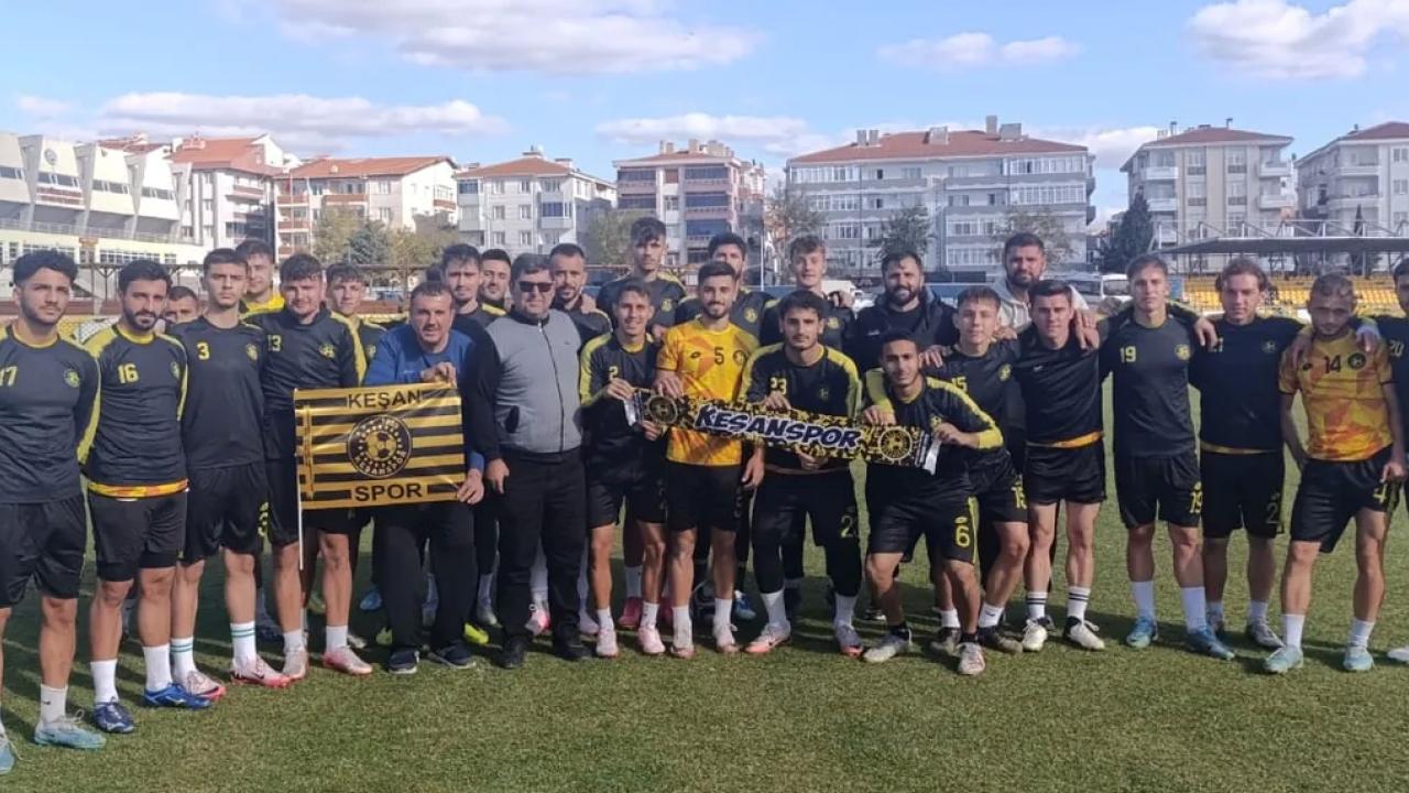 Keşansporluı taraftarlar  7 günde 3 maç oynayacak Keşanspor idmanını ziyaret