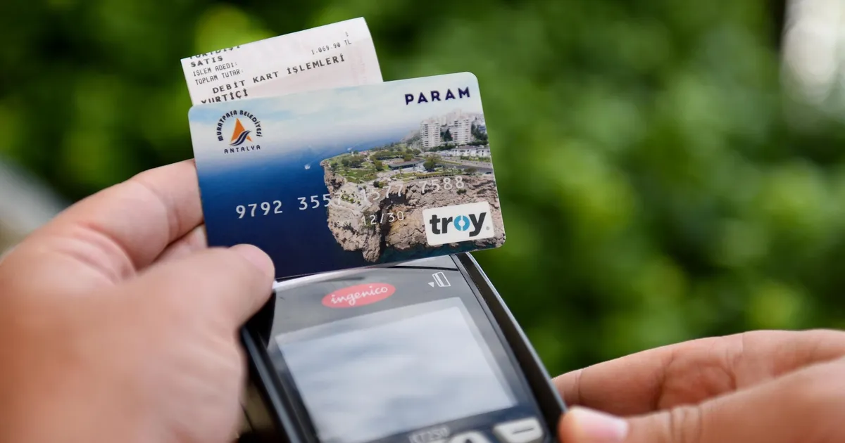 Antalya’da Muratpaşa Belediyesi, marketlerde litresi 50 liraya ulaşan ayçiçek gibi