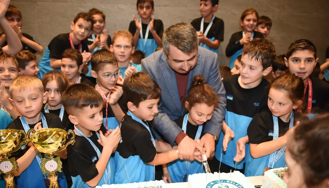 Bursa Yıldırım Belediyespor, Türkiye Yüzme Federasyonu tarafından düzenlenen 29 Ekim
