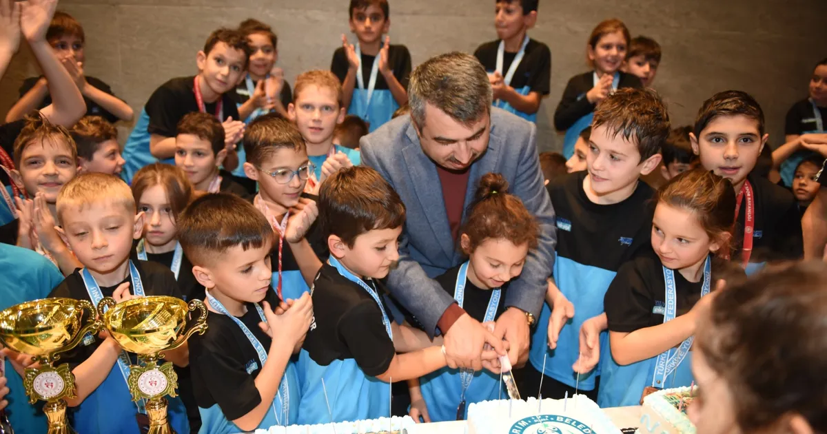 Bursa Yıldırım Belediyespor, Türkiye Yüzme Federasyonu tarafından düzenlenen 29 Ekim