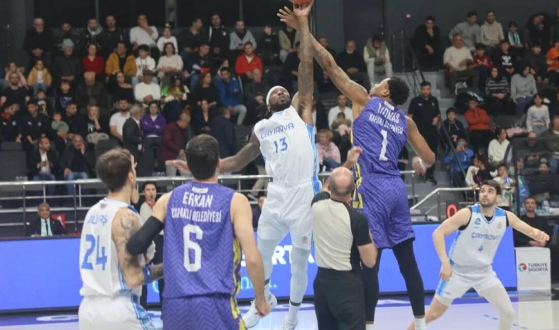 Türkiye Basketbol Ligi’nin 10. hafta müsabakasında Çayırova Belediyesi, Kapaklıspor’u alanında