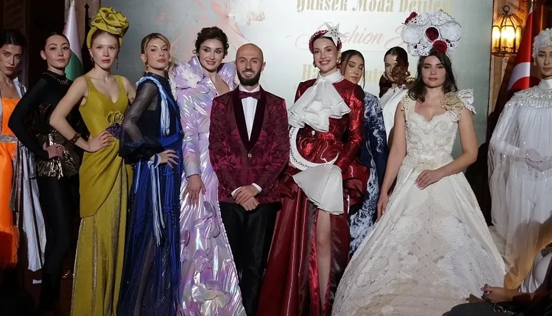 Bulgar Moda Tasarımcısı Ivan Donev ve ekibinin hazırladığı defile Joker