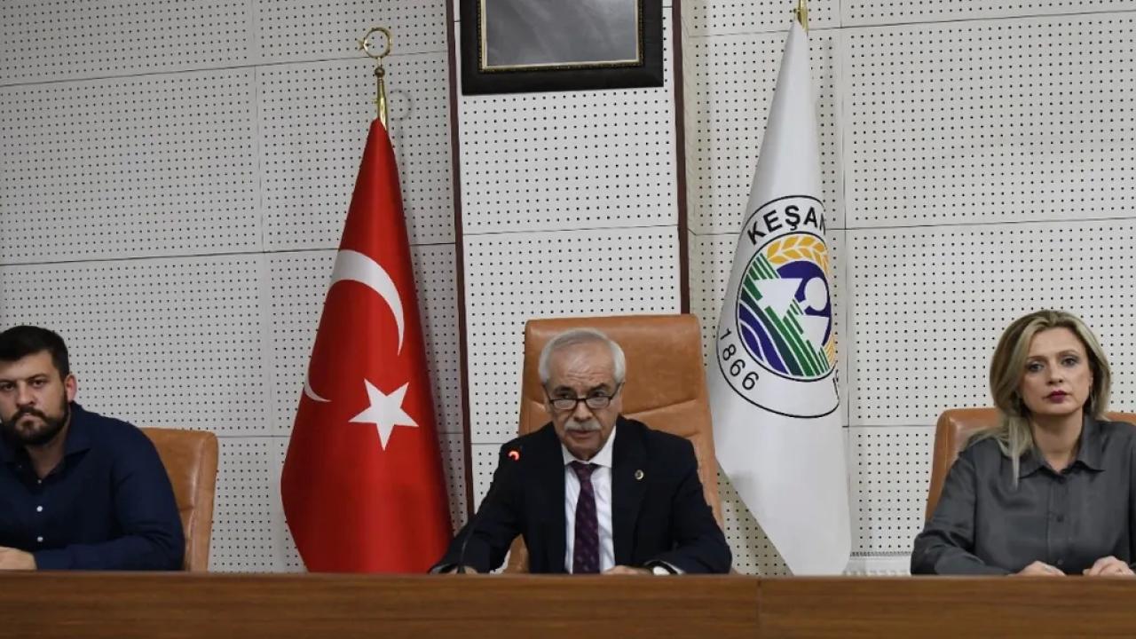 Edirne'nin Keşan ilçesinde toplanan lokal belediye meclisi, İstanbul Büyükşehir'den itfaiye