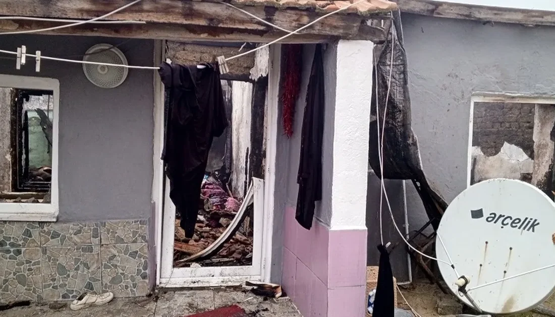 Edirne'de İpsala’ya bağlı Yapıldak Köyü'nde çıkan yangında bir ev kullanılmaz