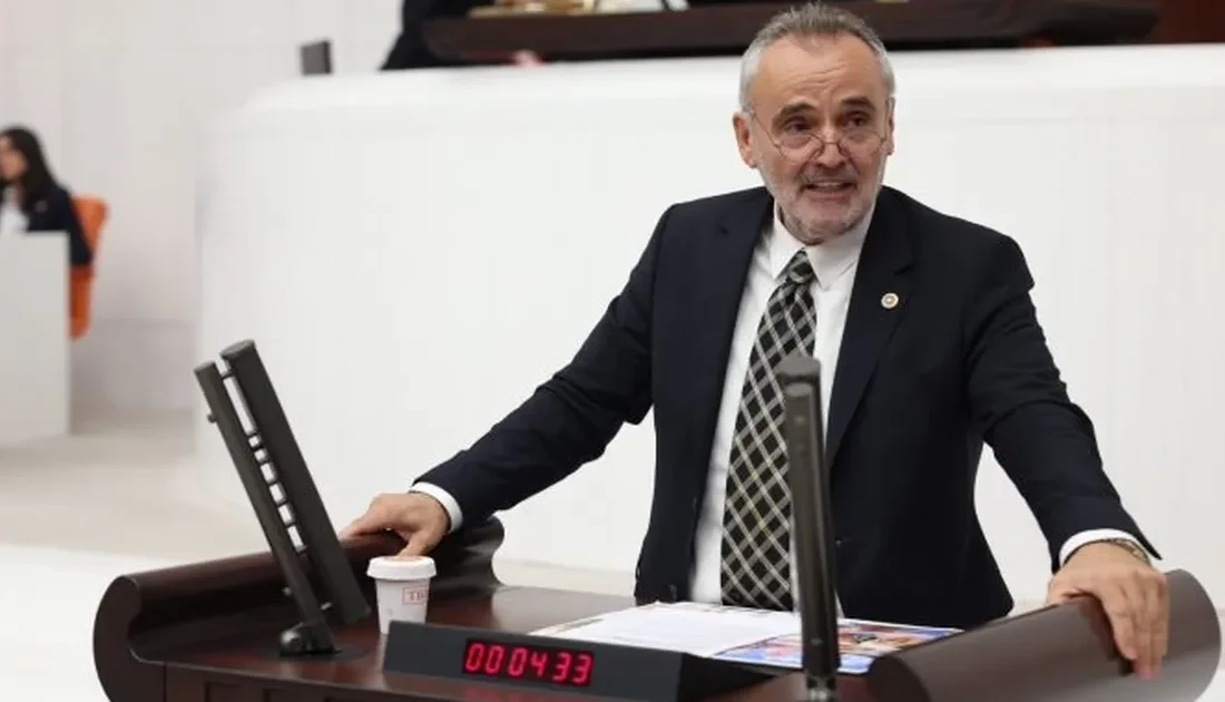 İYİ Parti Edirne Milletvekili Prof. Dr. Mehmet Akalın, gençler arasında