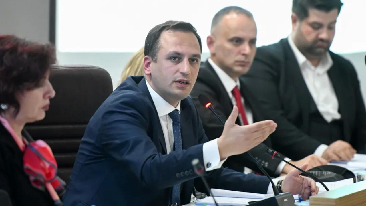 İzmir'de Bornova Belediyesisi'nin olağan meclis toplantısında, Bornova’nın imar, kültürel, toplumsal
