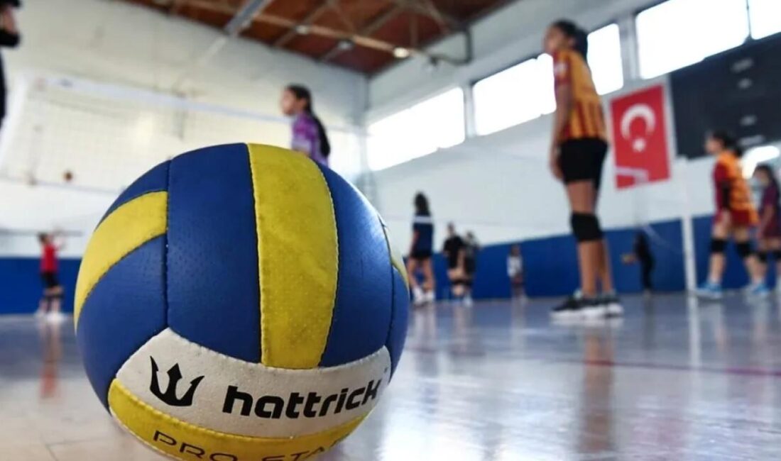 Edirne'de Keşan Belediyesi kız voleybol kursu çalışmalarına başladı.
