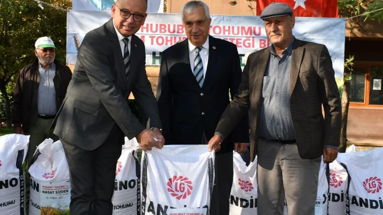 Manisa Büyükşehir Belediyesi, çiftçilerin üretim maliyetlerini düşürmek, gelirlerini arttırmak gayesiyle