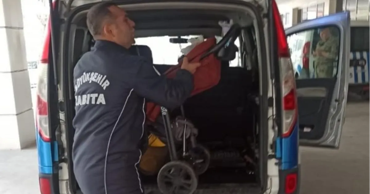 Manisa Büyükşehir Belediyesi Zabıta Dairesi Başkanlığı ekipleri, annesi ile birlikte
