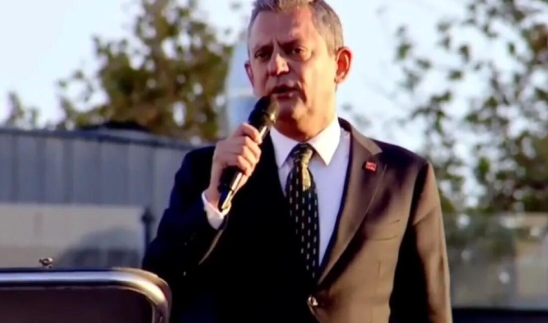 CHP'nin davetiyle Esenyurt Belediyesi'ne kayyım atanmasını protesto etmek için yapılan