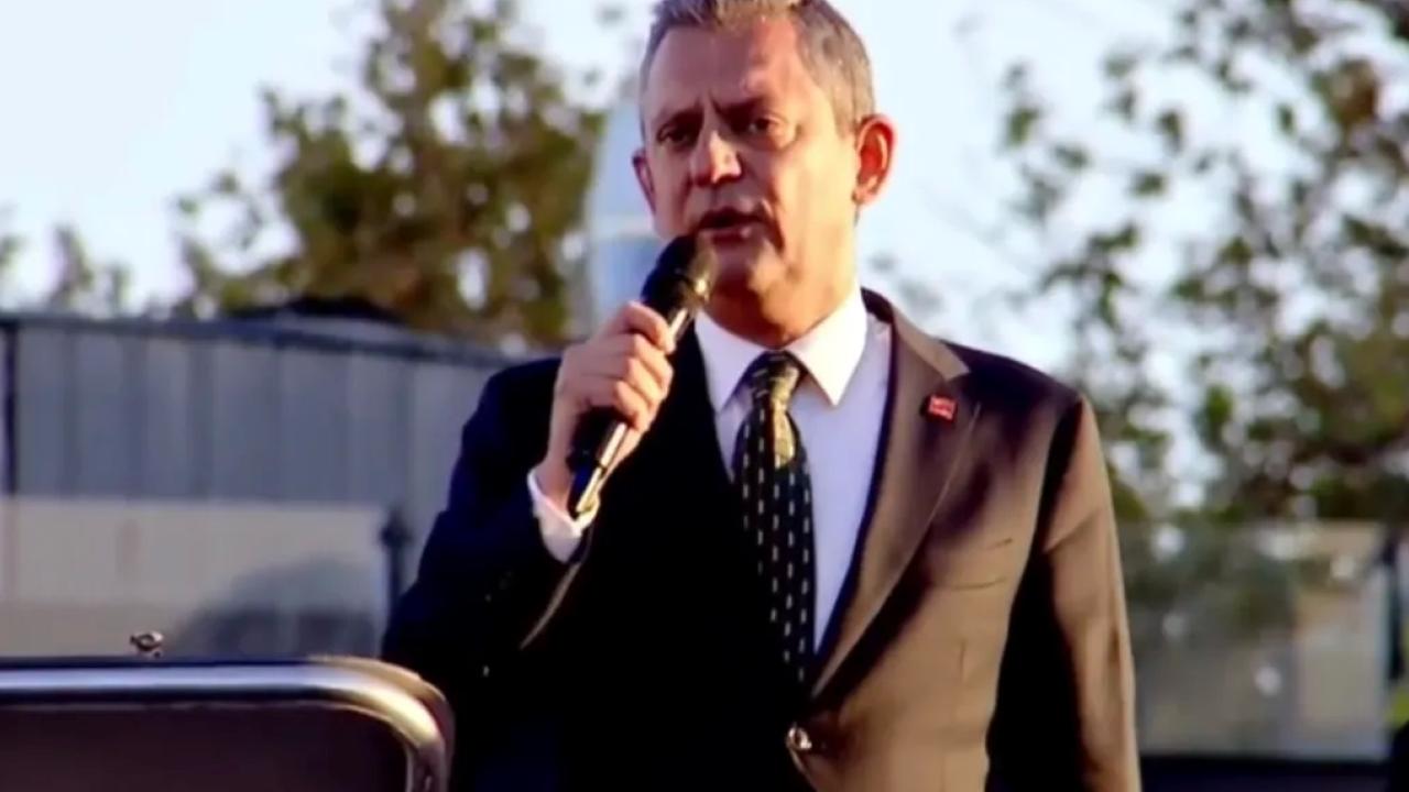 CHP'nin davetiyle Esenyurt Belediyesi'ne kayyım atanmasını protesto etmek için yapılan