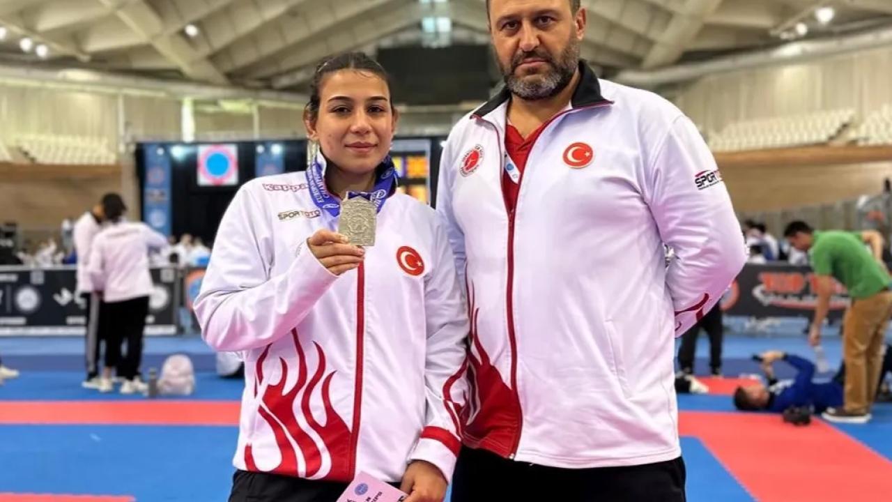 Konya'da Meram Belediyesporlukick boks sportmeni Sabriye Gür başarılarına bir yenisini