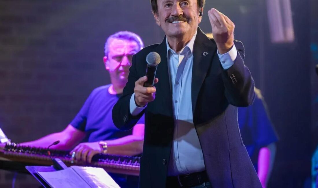 Usta sanatçı Selami Şahin, İstanbullulara unutulmaz bir gece yaşattı.