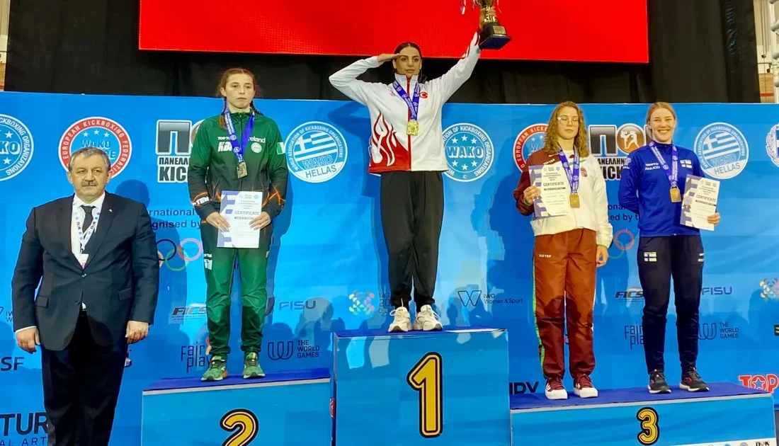 Yunanistan'da gerçekleştirilen Avrupa Kick Boks Şampiyonası'nda kahraman kadın subaylarımız ülkemize