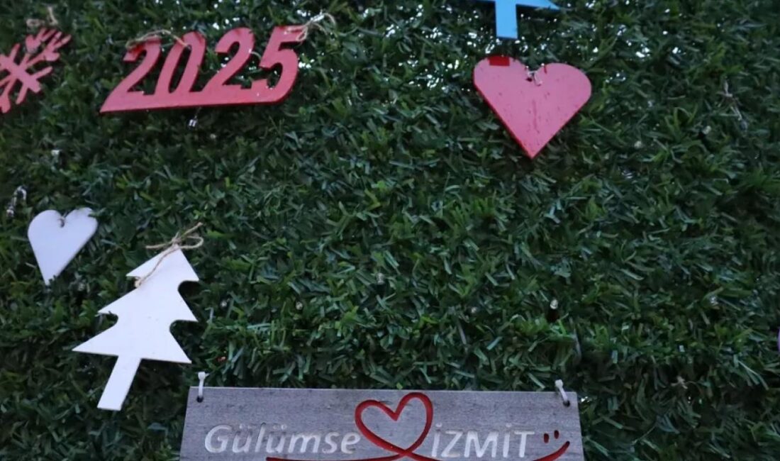 Kocaeli İzmit Belediyesi, öz kaynakları ile hazırladığı süslemelerle kenti her