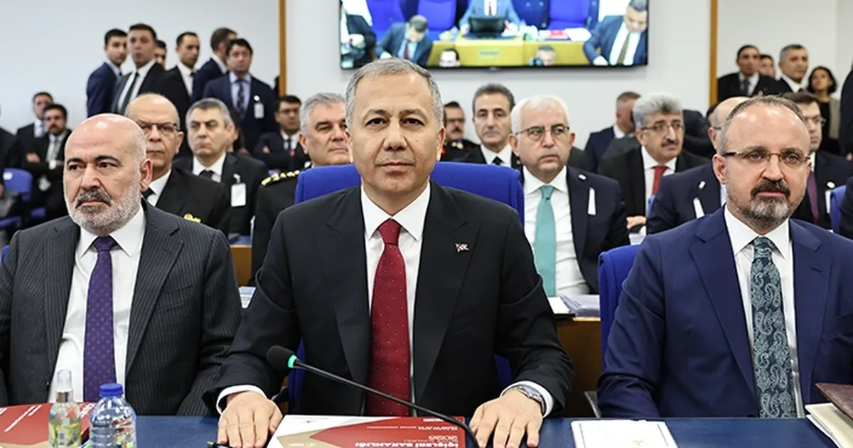 İçişleri Bakanı Ali Yerlikaya, belediyeler hakkında açılan soruşturmalara yönelik bin