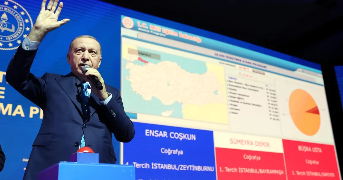 20 bin sözleşmeli öğretmen ataması tercih sonuçlarının açıklandığı programda konuşan