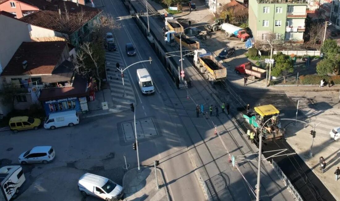 Kocaeli Büyükşehir, Adnan Menderes Bulvarı ile sokak bağlantılarında gerçekleştirdiği çalışma