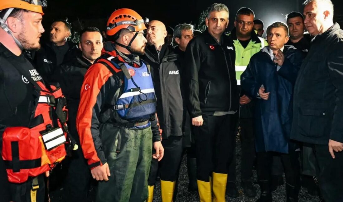 Antakya Valisi Şahin Manavgat’da incelemelerde bulundu Meteoroloji Genel Müdürlüğü'nün Turuncu Kodlu yağış uyarısının ardından sel ve