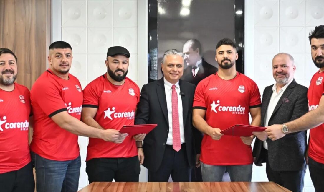 Antalya'da Muratpaşa Belediye Başkanı Ümit Uysal, 2025 yılı güreş sezonunda
