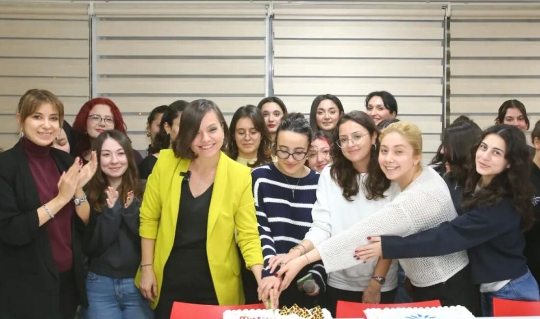 İzmir Karabağlar Belediye Başkanı Helil Kınay, “Ailem” dediği Karabağlar’ın emekçileri,