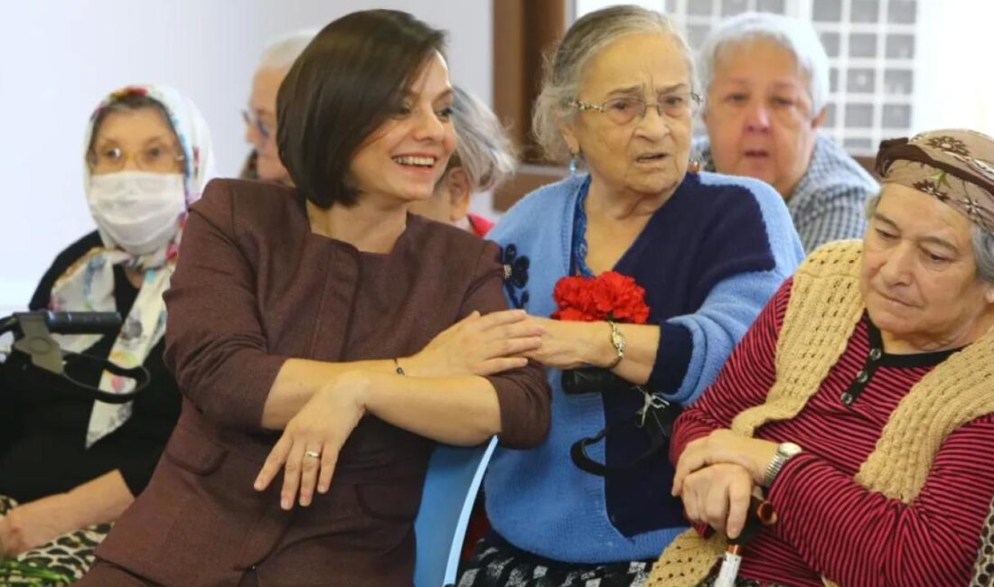 İzmir Karabağlar Belediye Başkanı Helil Kınay, yeni yıl öncesinde İzmir