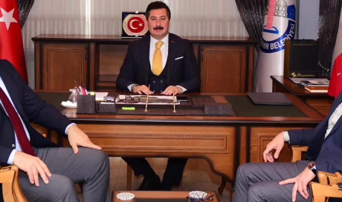 Şişecam’ın Trakya Cam Fabrika Müdürü Ayhan Aydemir ve Anadolu Cam