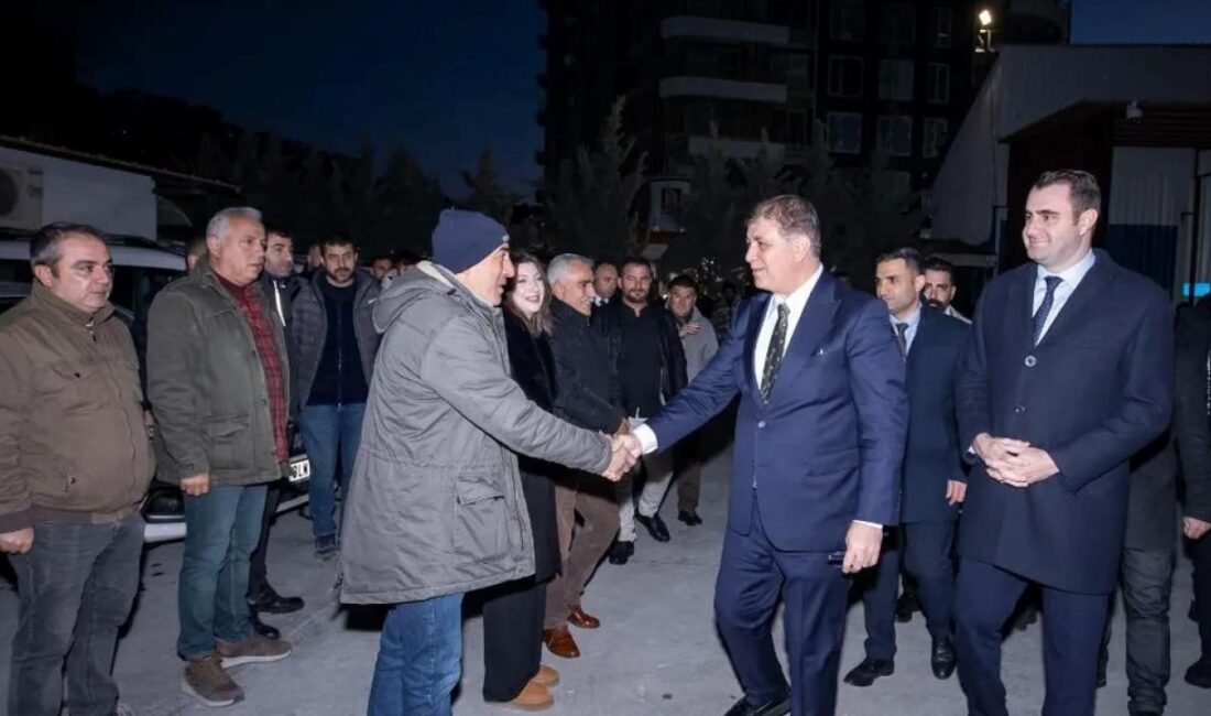 İzmir Büyükşehir Belediye Başkanı Dr. Cemil Tugay, kentin çok sayıda