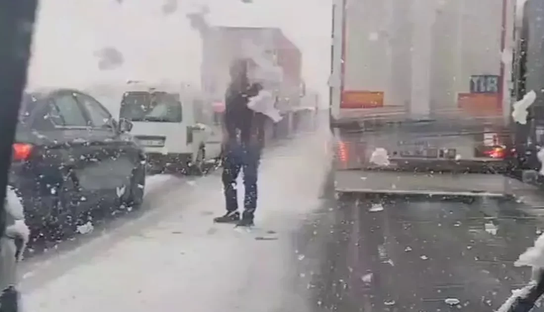 Bolu'da dün akşam saatlerinden bu yana etkili olan yoğun kar