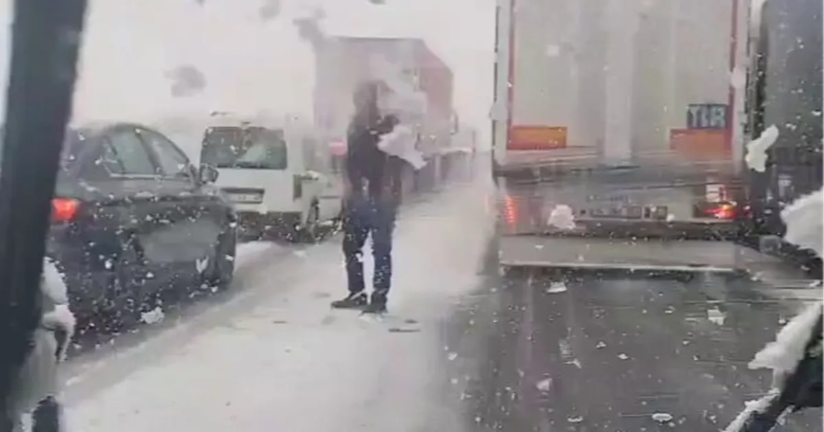 Bolu'da dün akşam saatlerinden bu yana etkili olan yoğun kar
