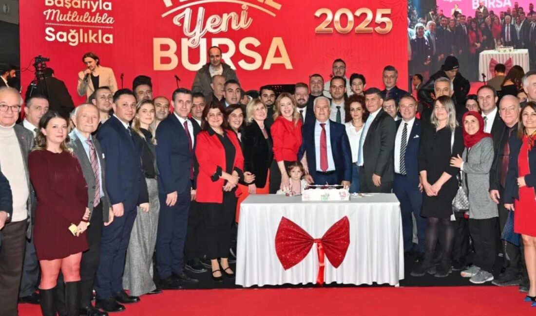 Bursa Büyükşehir Belediye Başkanı Mustafa Bozbey, Büyükşehir Belediyesi çalışanlarıyla yeni