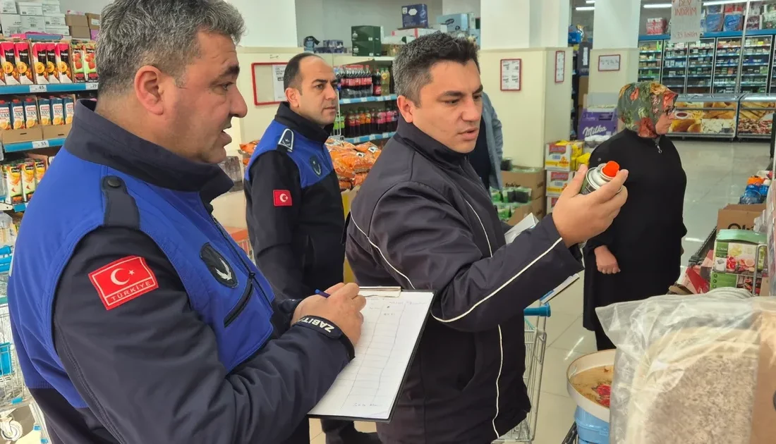 Bursa'da Gemlik Belediyesi Zabıta Müdürlüğü ekipleri, son günlerde artan, raf