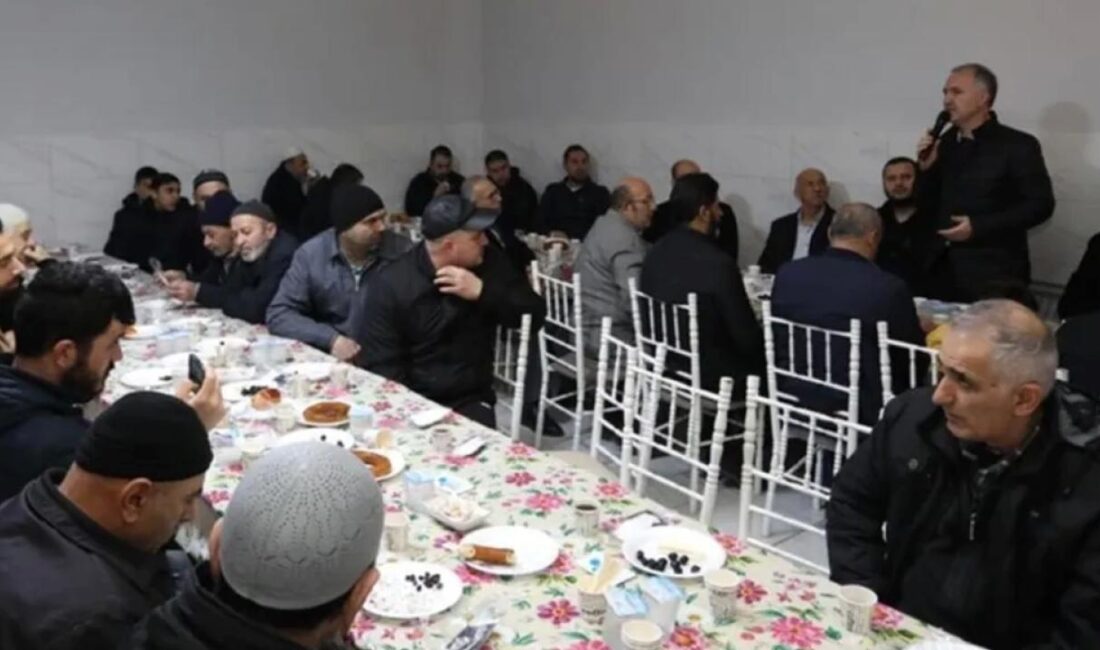 Bursa İnegöl'de Belediye Başkanı Alper Taban, Bereket Sofrası buluşmaları kapsamında