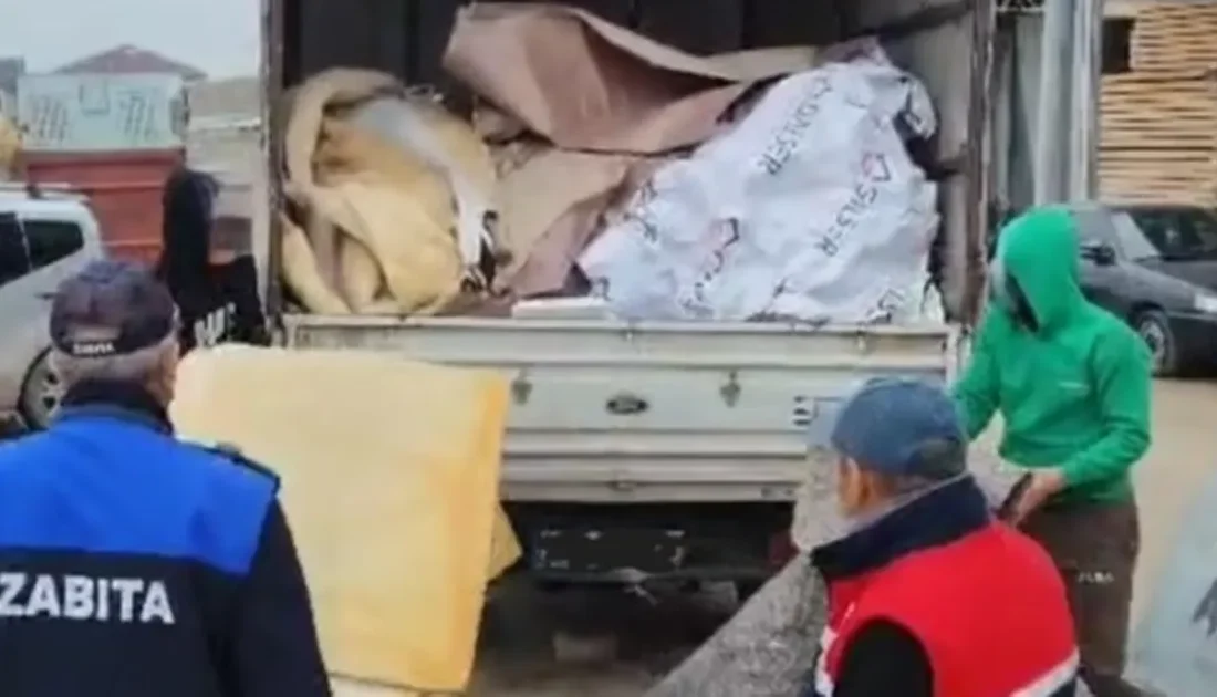Bursa'da İnegöl Belediyesi Zabıta Müdürlüğü ekipleri hem şehir içerisinde, hem