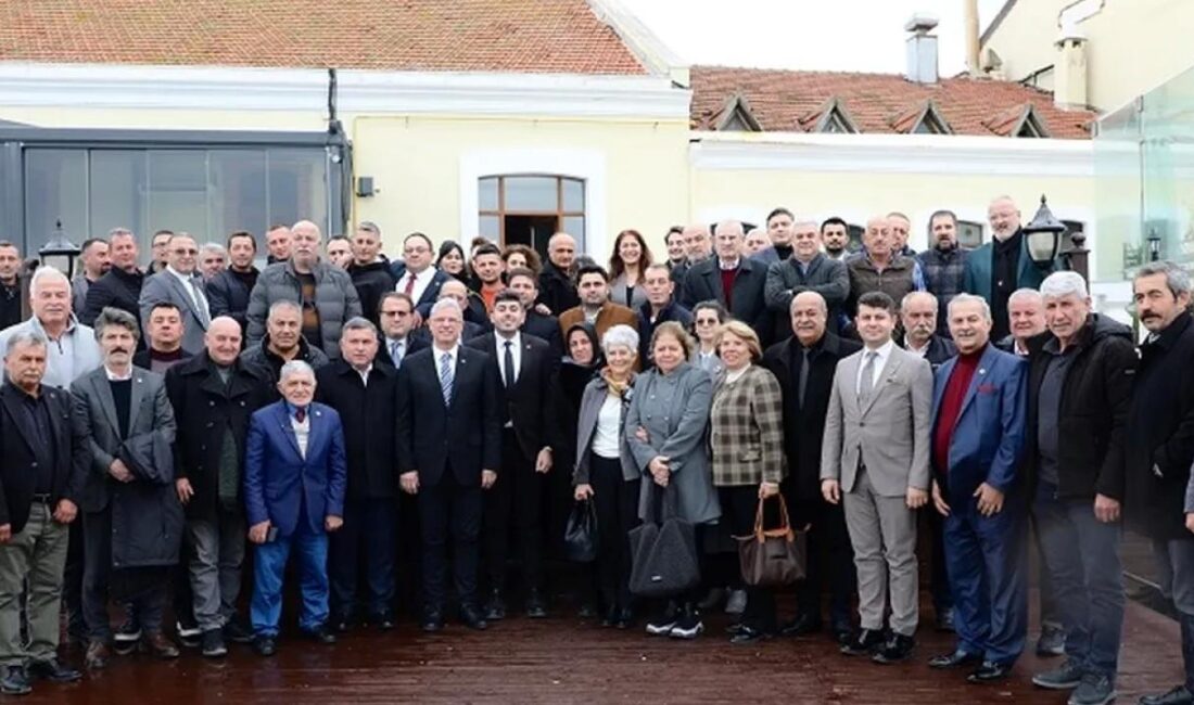 Bursa Mudanya Belediye Başkanı Deniz Dalgıç, muhtarlarla yaptığı değerlendirme toplantısında